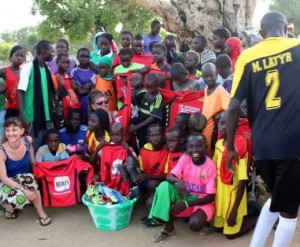 L’USCAP essaie de rendre les enfants heureux même au Sénégal !